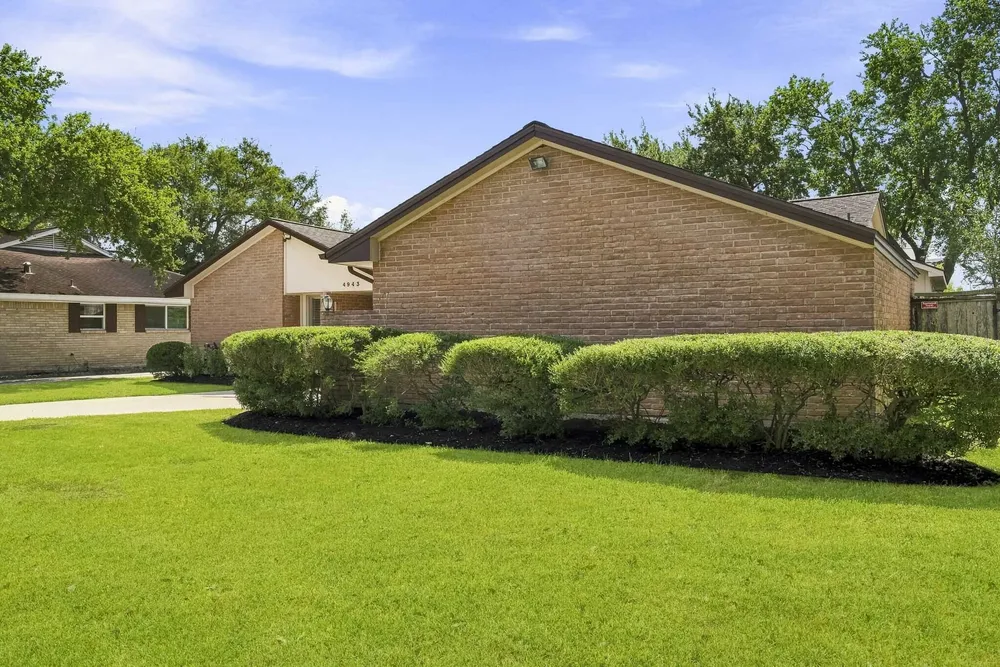 4943 Cheena Dr, Houston, TX 77096-4221