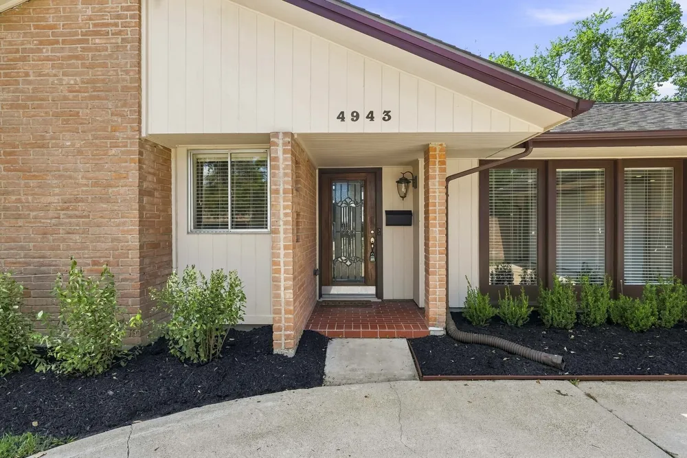 4943 Cheena Dr, Houston, TX 77096-4221