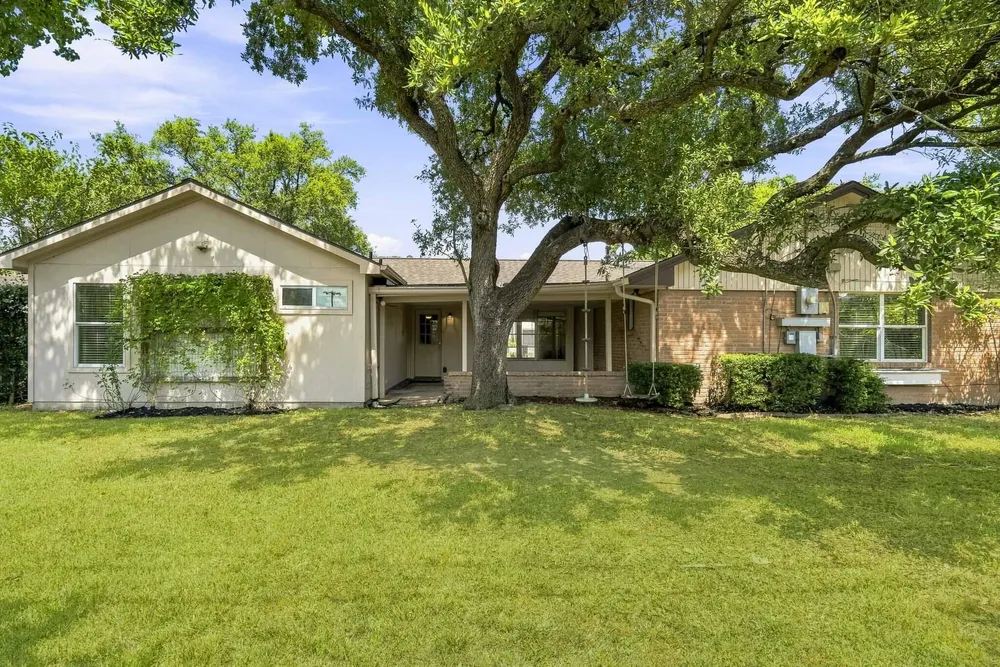 4943 Cheena Dr, Houston, TX 77096-4221