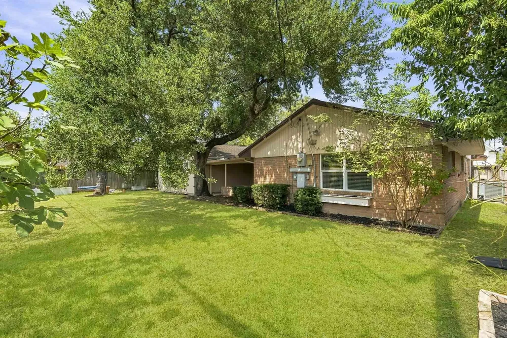 4943 Cheena Dr, Houston, TX 77096-4221