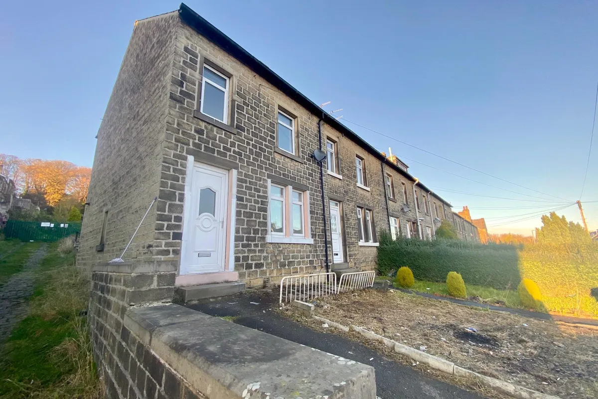 Victoria Road, HUDDERSFIELD