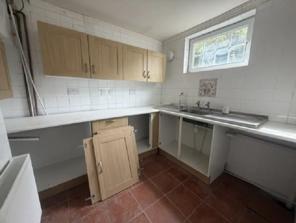 Property carousel item 4