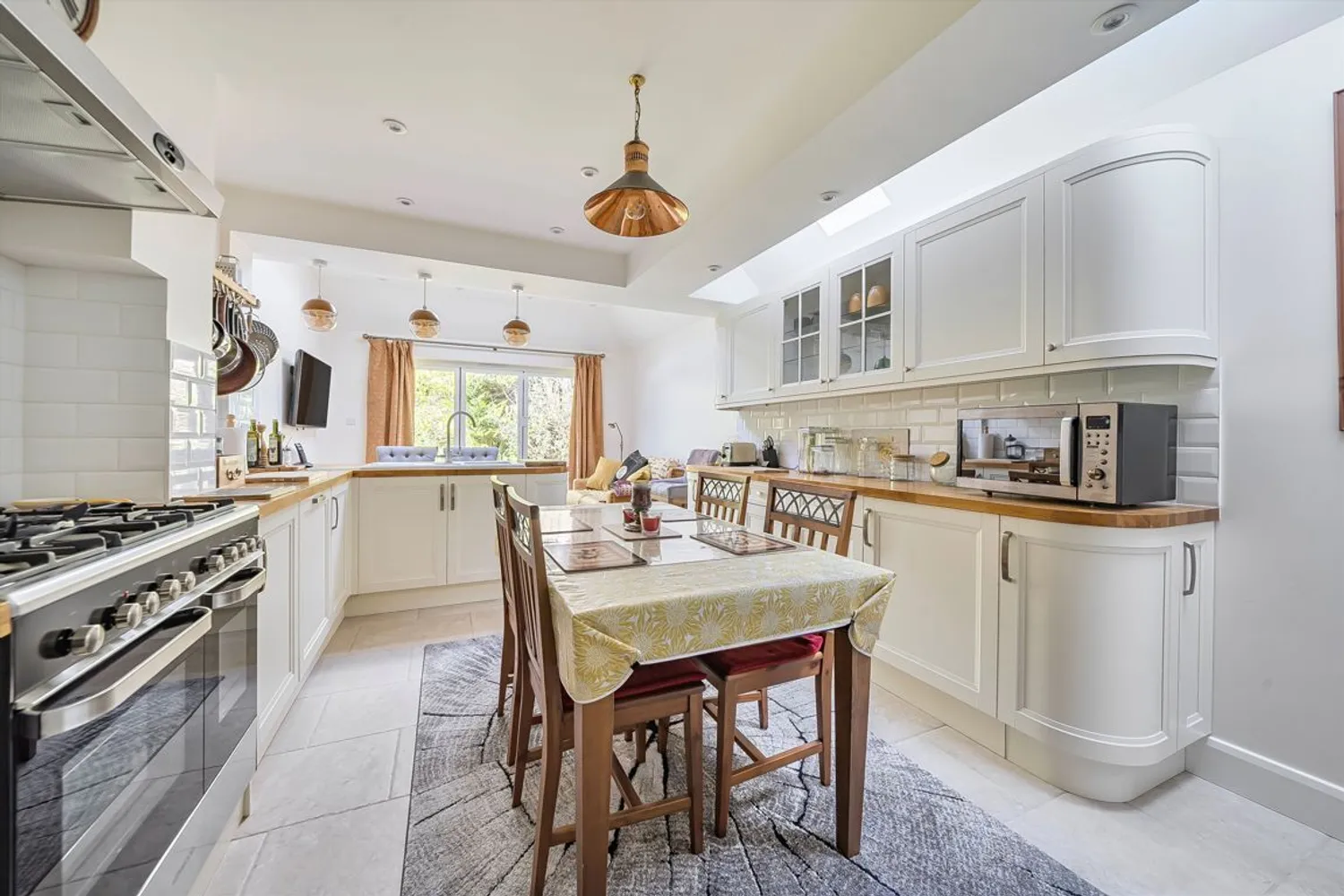 Woodham Lane, Addlestone, KT15 photo 3