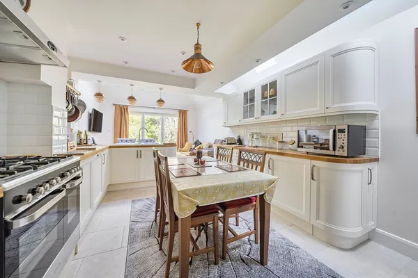 Woodham Lane, Addlestone, KT15 photo 3