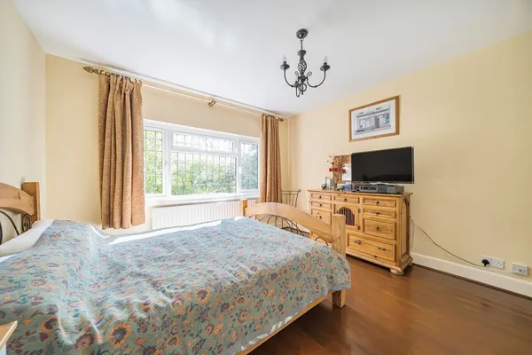 Woodham Lane, Addlestone, KT15 photo 6