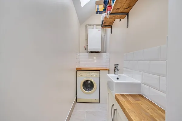 Woodham Lane, Addlestone, KT15 photo 7