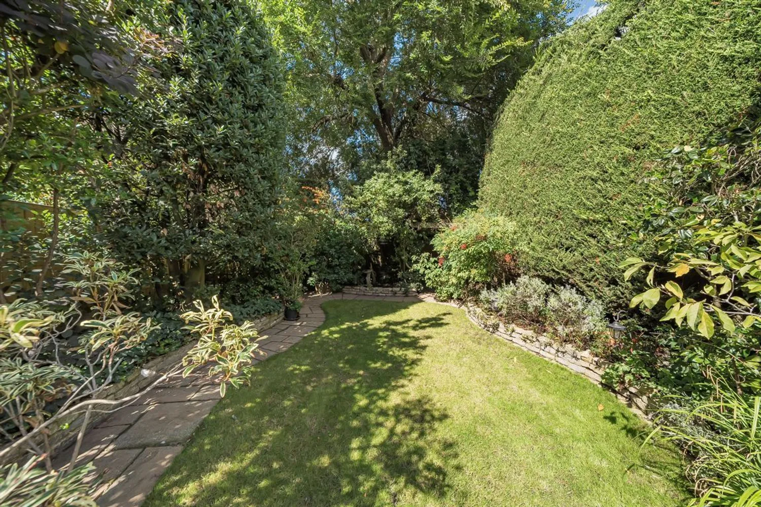 Woodham Lane, Addlestone, KT15 photo 8