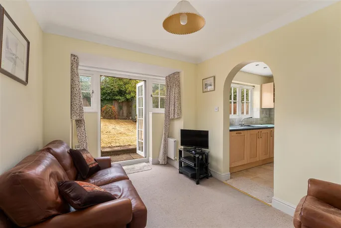 Property carousel image 3