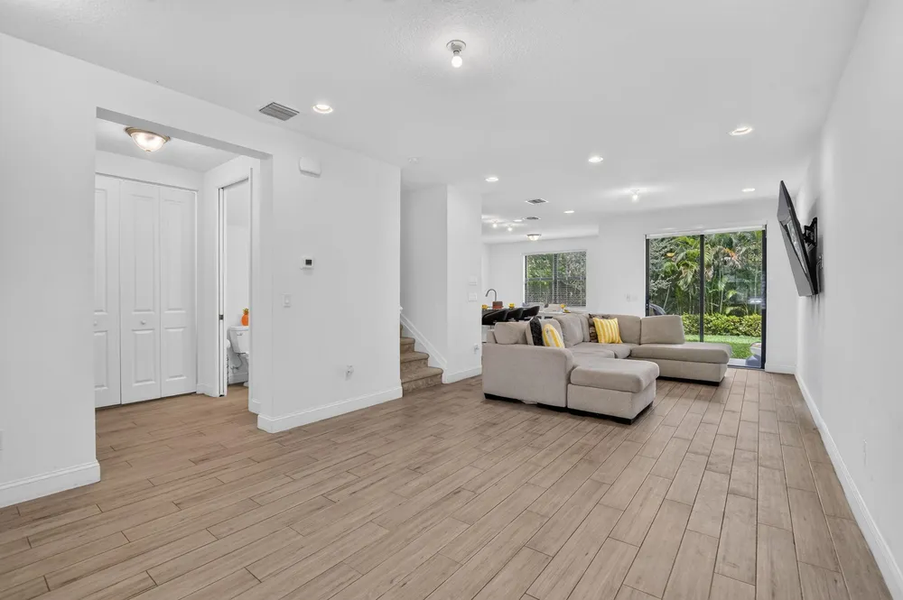 357 NW 36th Ave, Pompano Beach, FL 33069
