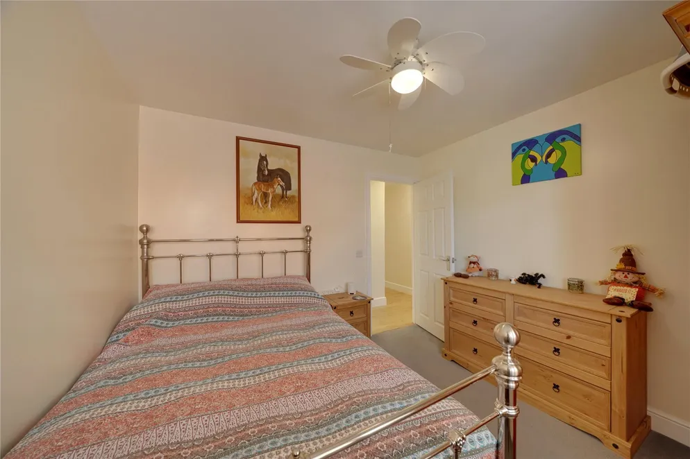 Property carousel item 9