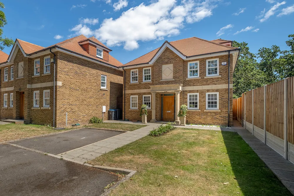 Angelo Mews, London, SW16