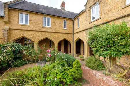 Long Street, Sherborne, DT9