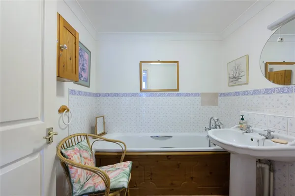 Long Street, Sherborne, DT9 photo 12