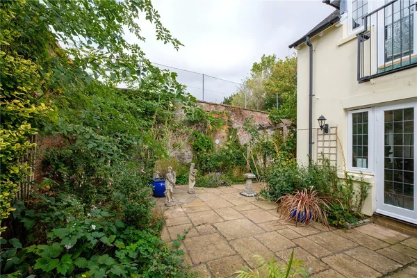 Long Street, Sherborne, DT9 photo 13