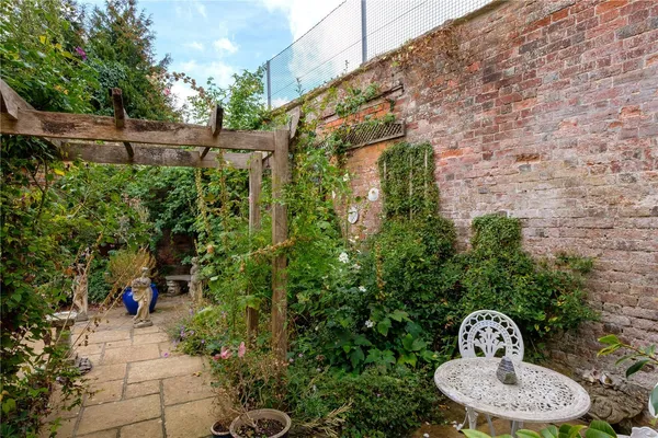 Long Street, Sherborne, DT9 photo 14