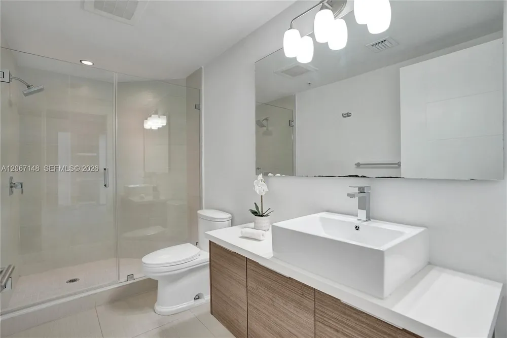 1010 SW 2nd Ave, Miami, FL 33130