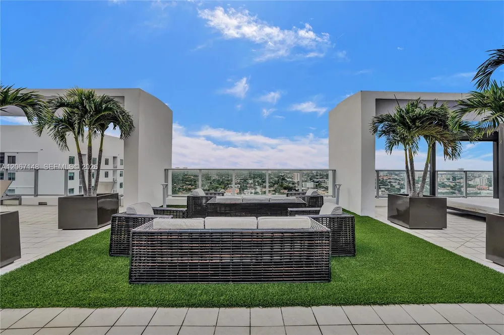 1010 SW 2nd Ave, Miami, FL 33130