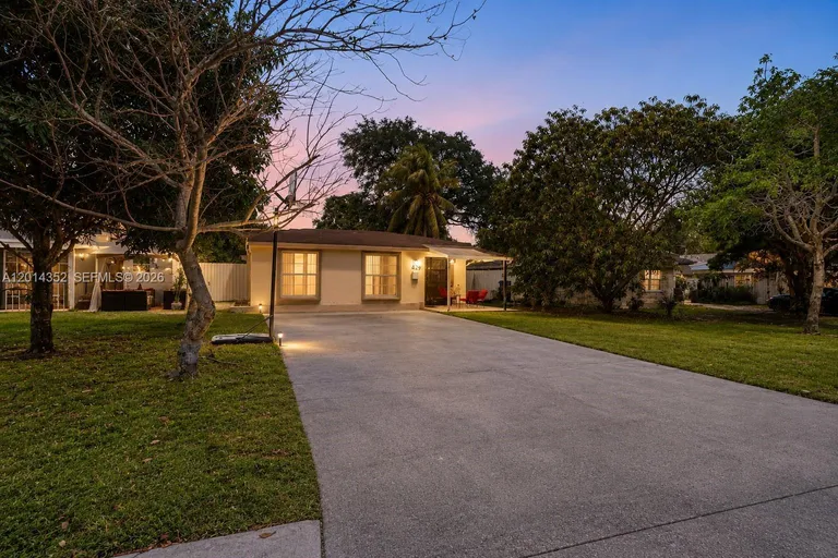 1379 NE 177th St, North Miami Beach, FL 33162