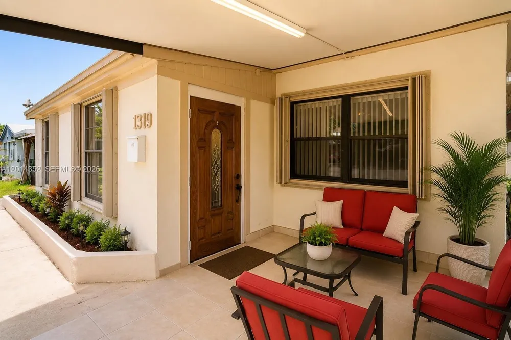 1379 NE 177th St, North Miami Beach, FL 33162