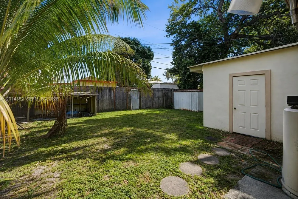 1379 NE 177th St, North Miami Beach, FL 33162