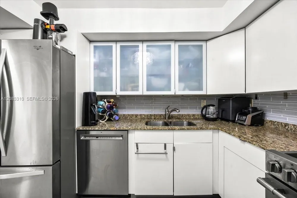 800 Parkview Dr, Hallandale Beach, FL 33009