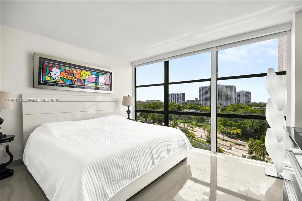 800 Parkview Dr, Hallandale Beach, FL 33009
