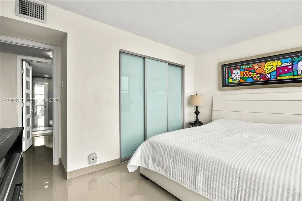 800 Parkview Dr, Hallandale Beach, FL 33009