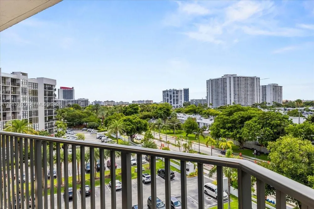 800 Parkview Dr, Hallandale Beach, FL 33009