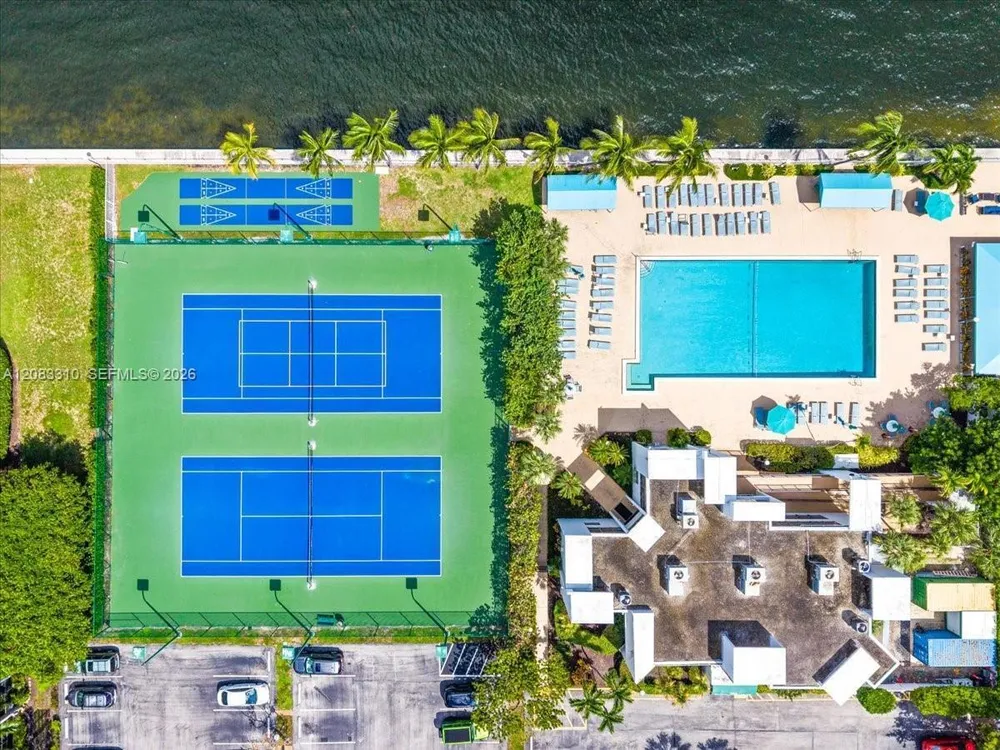800 Parkview Dr, Hallandale Beach, FL 33009