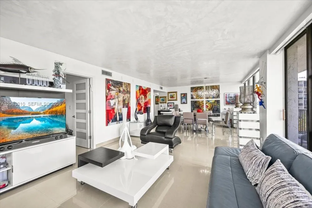 800 Parkview Dr, Hallandale Beach, FL 33009