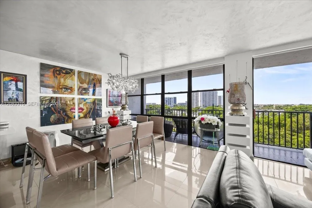 800 Parkview Dr, Hallandale Beach, FL 33009