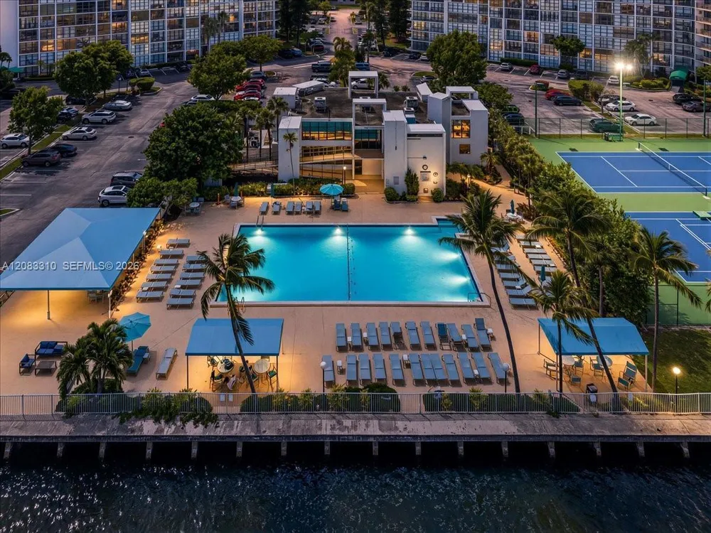800 Parkview Dr, Hallandale Beach, FL 33009