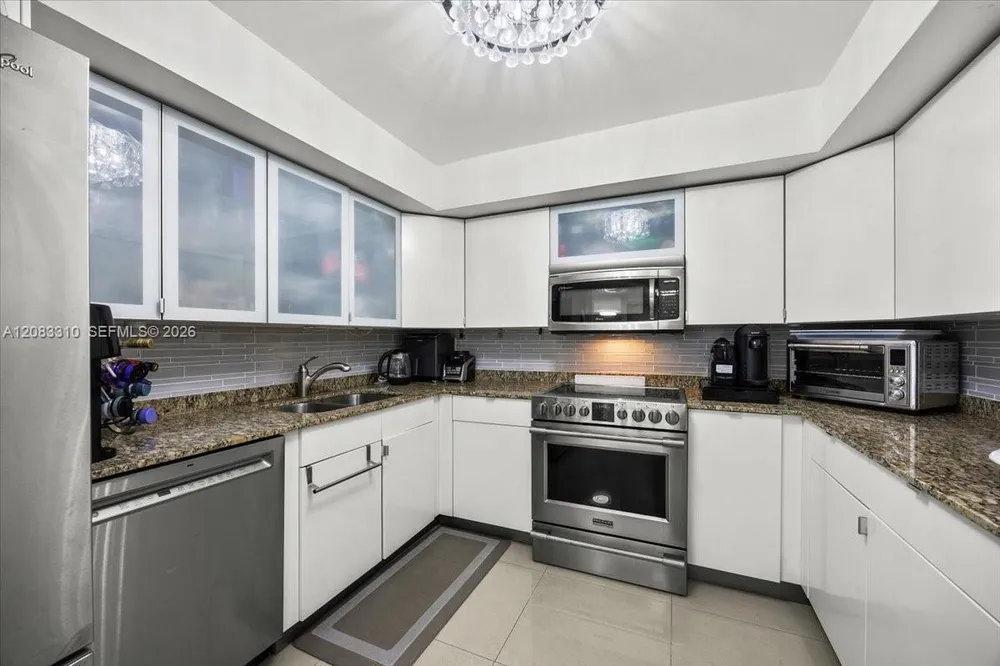 800 Parkview Dr, Hallandale Beach, FL 33009