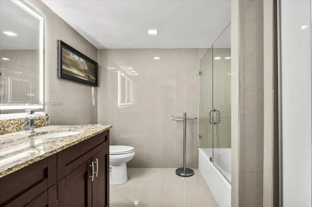 800 Parkview Dr, Hallandale Beach, FL 33009