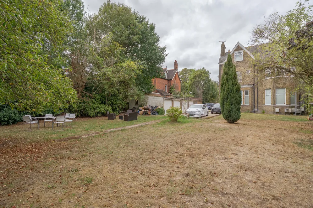 Gunnersbury Avenue, Ealing, W5 photo 11