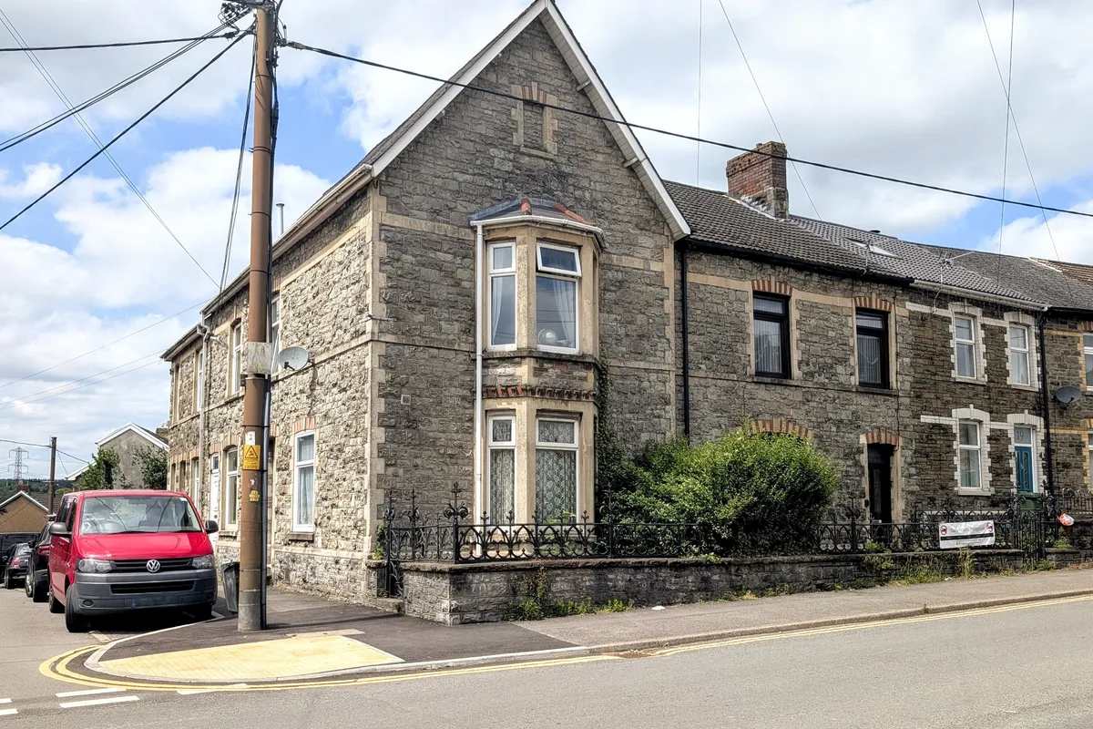 School Street, PONTYCLUN