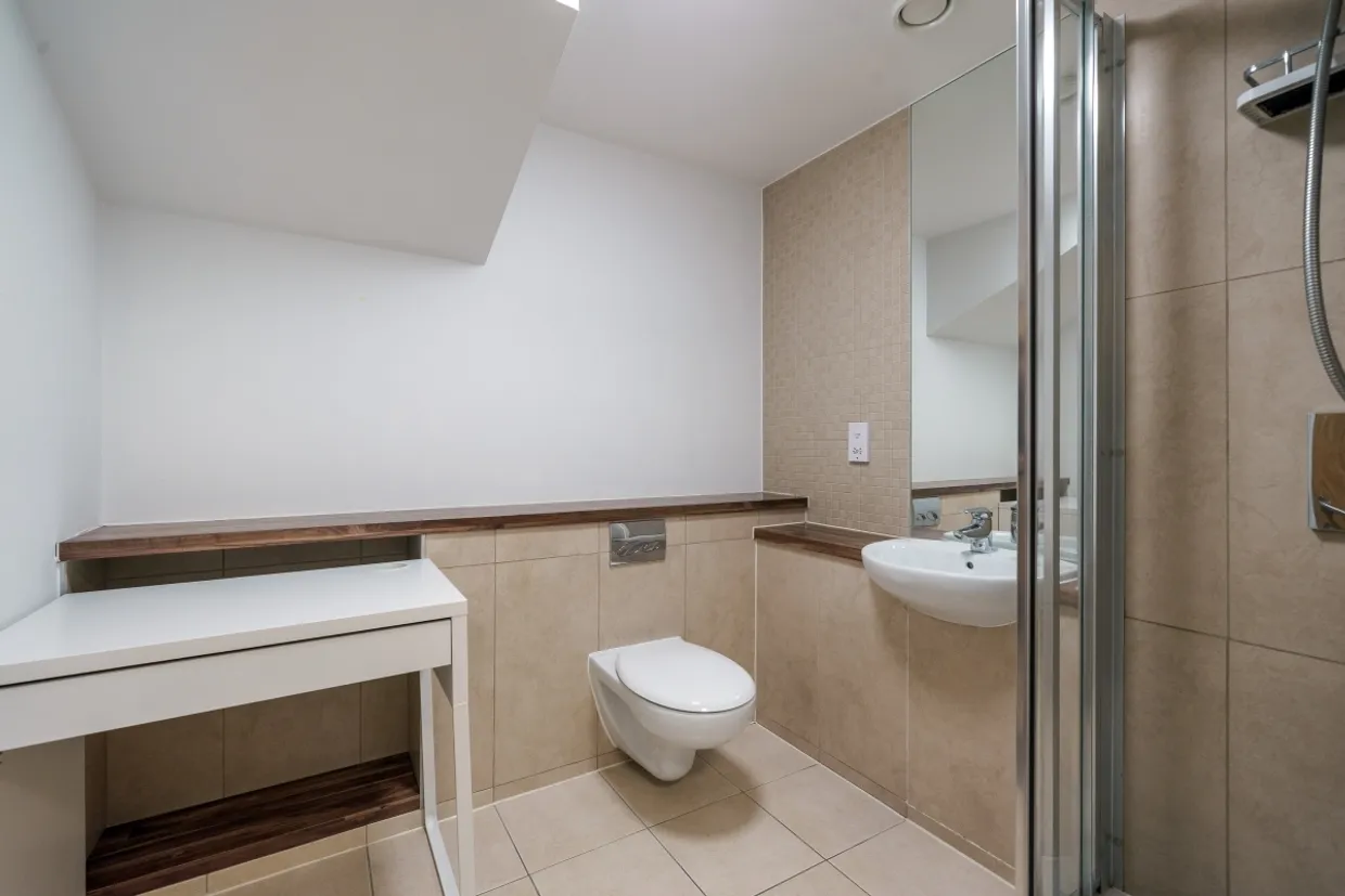 Lakeside Way Wembley HA9 photo 6