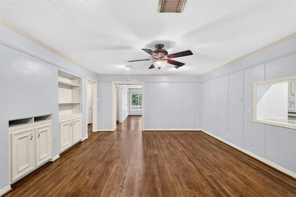 5262 Briarbend Dr, Houston, TX 77096