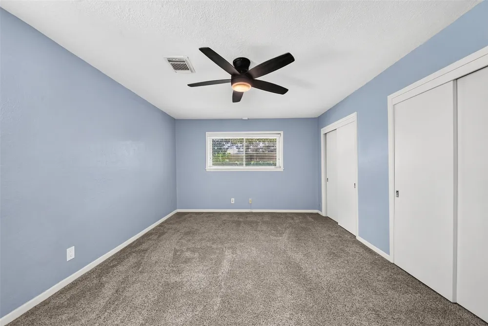 5262 Briarbend Dr, Houston, TX 77096