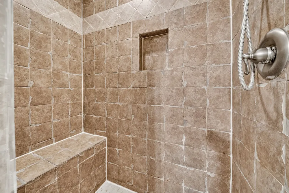 5262 Briarbend Dr, Houston, TX 77096