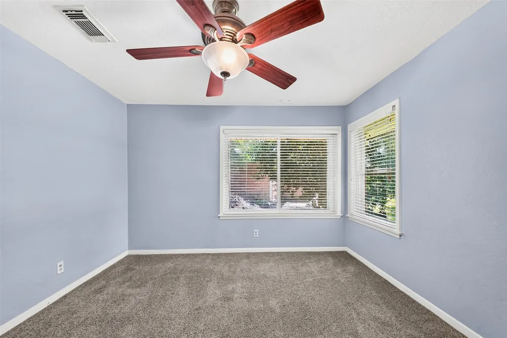 5262 Briarbend Dr, Houston, TX 77096