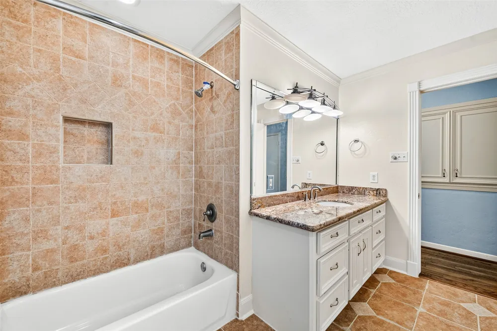5262 Briarbend Dr, Houston, TX 77096