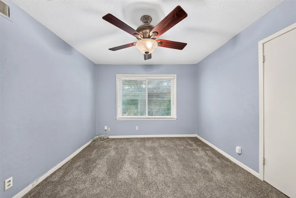 5262 Briarbend Dr, Houston, TX 77096