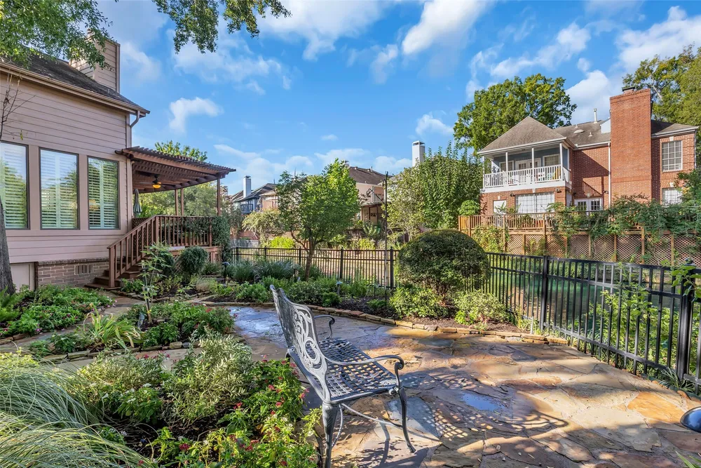 12833 Kingsbridge Ln, Houston, TX 77077