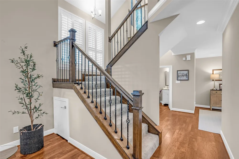 12833 Kingsbridge Ln, Houston, TX 77077