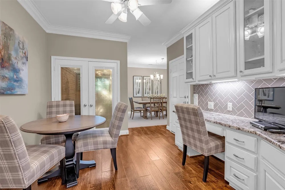 12833 Kingsbridge Ln, Houston, TX 77077