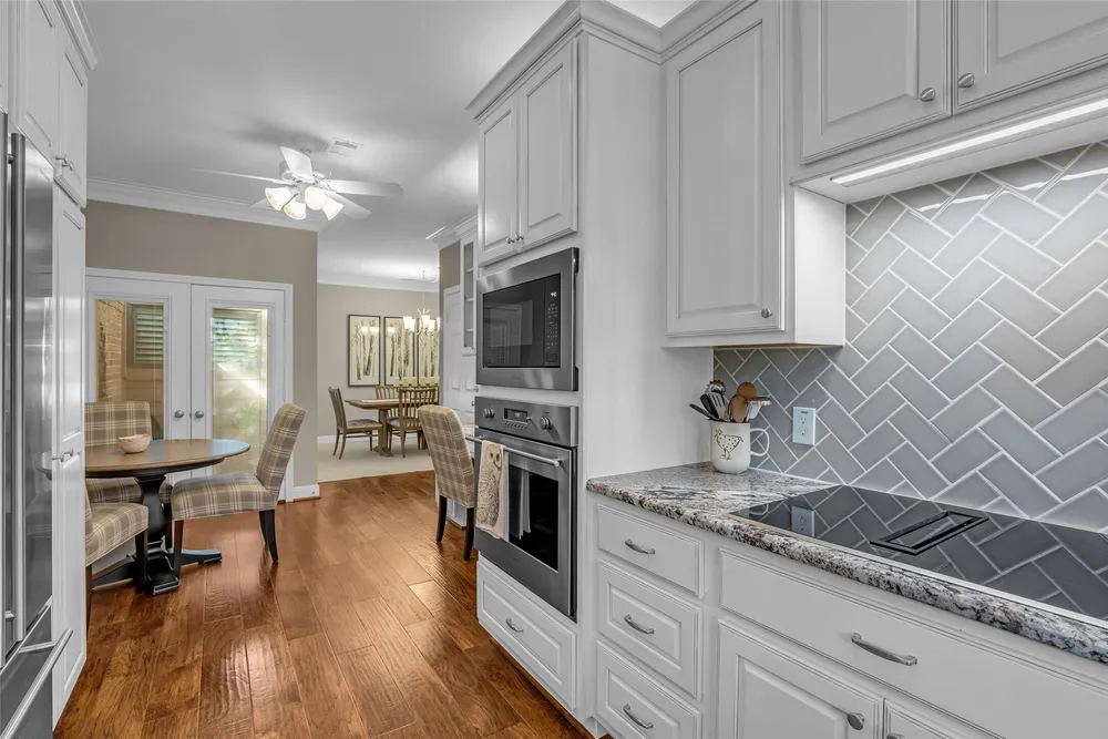 12833 Kingsbridge Ln, Houston, TX 77077