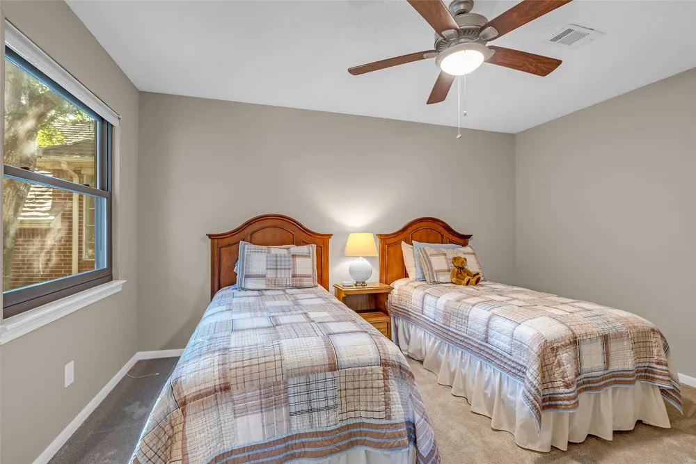 12833 Kingsbridge Ln, Houston, TX 77077