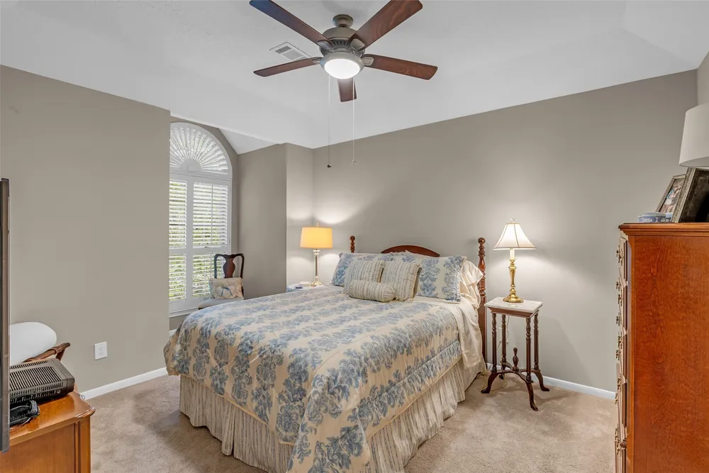 12833 Kingsbridge Ln, Houston, TX 77077