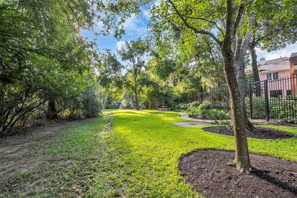 12833 Kingsbridge Ln, Houston, TX 77077